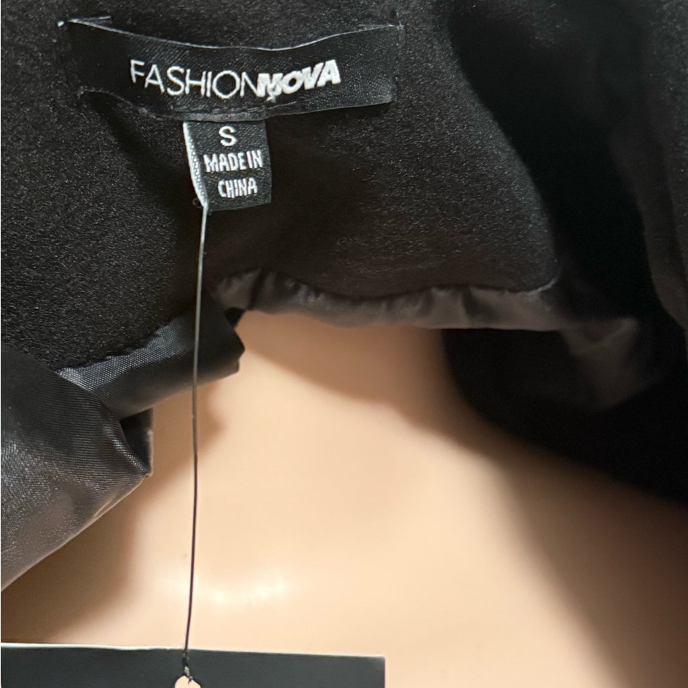 Fashion Nova NWT Upper East Side black coat woman size small - Picture 6 of 8